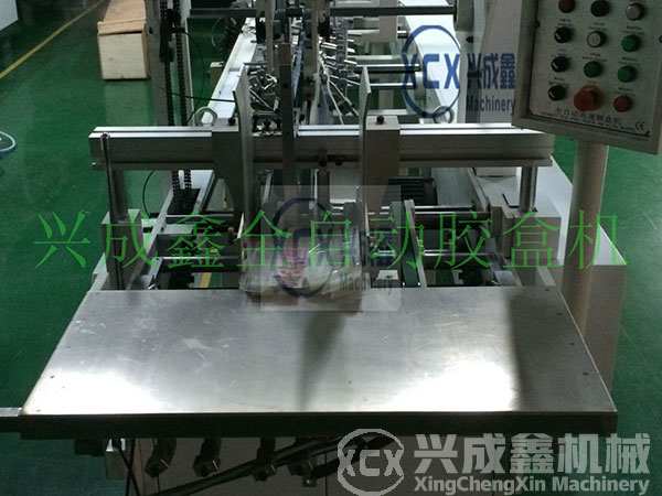 膠盒機(jī) 膠盒機(jī)